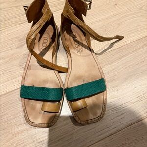 Tod's Tan Leather Sandals with Emerald Green Toe Strap